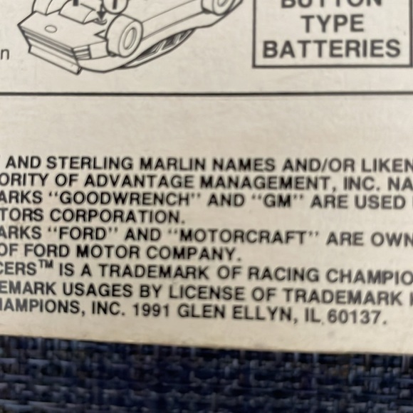 Davey Allison model car and trading card - Picture 4 of 4